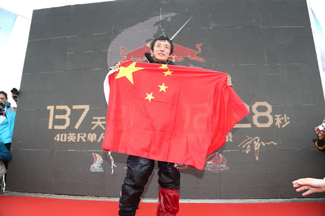 Tek başına yelkenle dünya turu atan ilk Çinli !