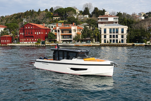 Türk Fabbro Yachts, F33 Modeliyle Cannes’da Yer Aldı!